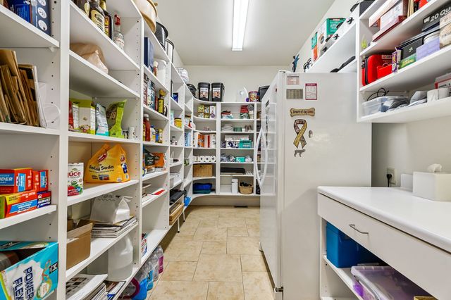 659 Harbour Greens Pl, Sparta, TN 38583