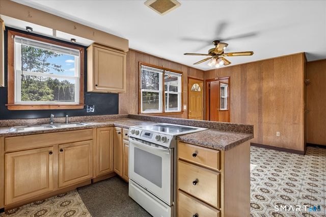 152 Ida Avenue, Derby, CT 06418