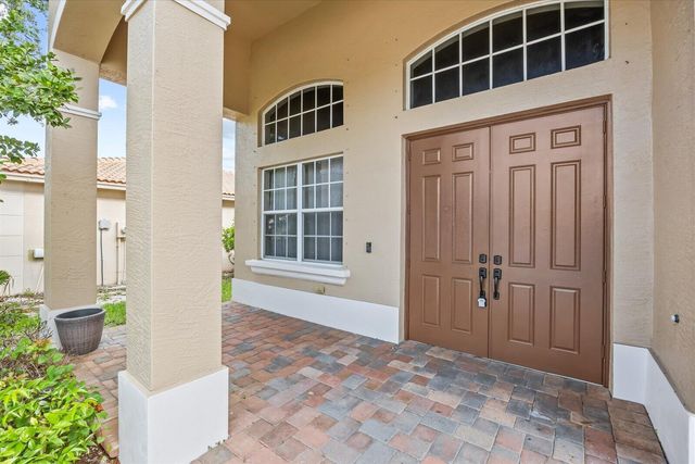 2166 SW NEWPORT ISLES Boulevard, Port St. Lucie, FL 34953