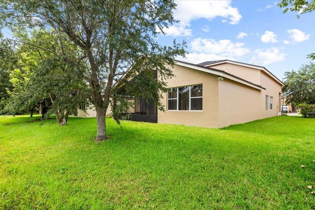 2166 SW NEWPORT ISLES Boulevard, Port St. Lucie, FL 34953