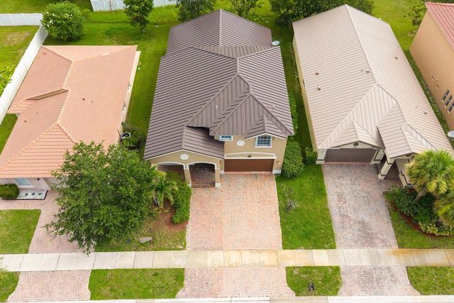 2166 SW NEWPORT ISLES Boulevard, Port St. Lucie, FL 34953