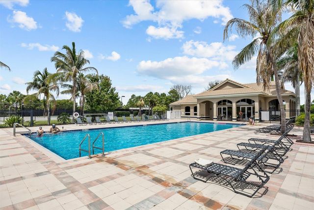 2166 SW NEWPORT ISLES Boulevard, Port St. Lucie, FL 34953