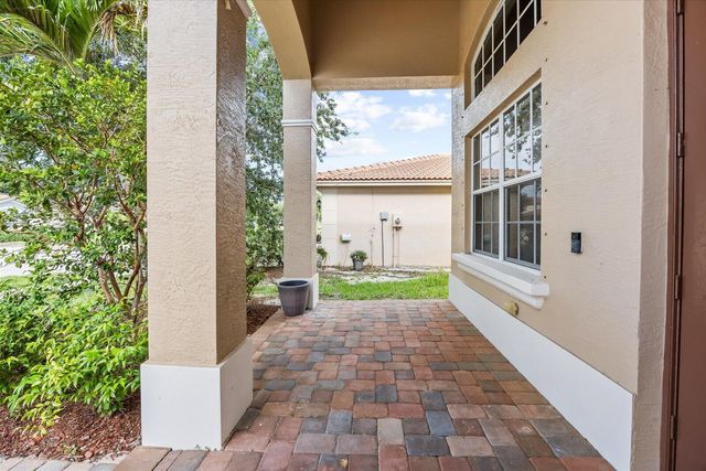 2166 SW NEWPORT ISLES Boulevard, Port St. Lucie, FL 34953
