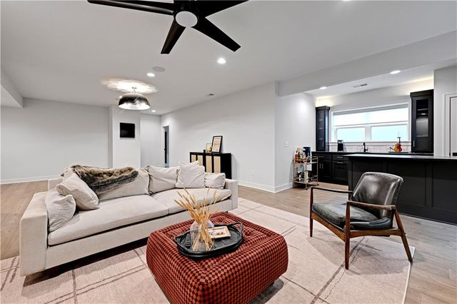 25102 W 98th Place, Lenexa, KS 66227