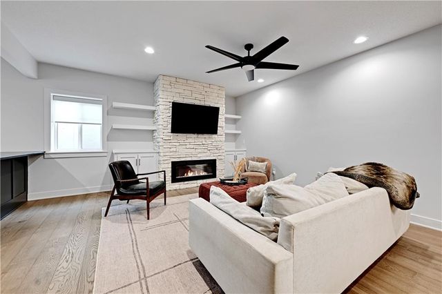 25102 W 98th Place, Lenexa, KS 66227