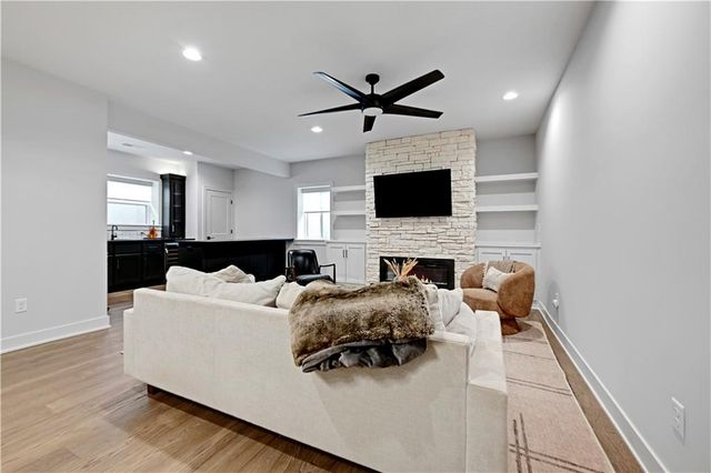25102 W 98th Place, Lenexa, KS 66227