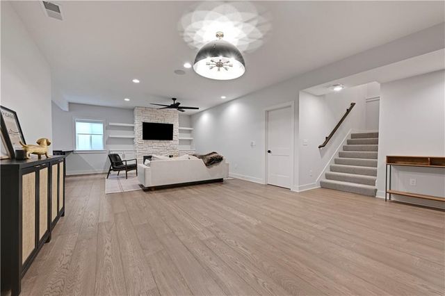 25102 W 98th Place, Lenexa, KS 66227
