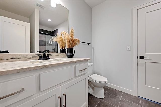 25102 W 98th Place, Lenexa, KS 66227