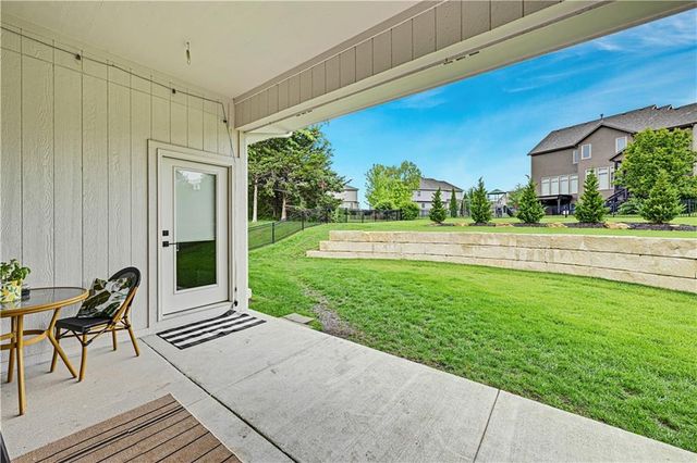 25102 W 98th Place, Lenexa, KS 66227