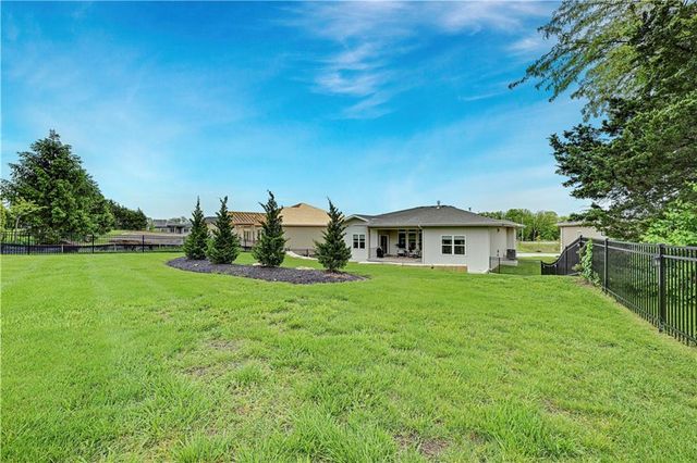 25102 W 98th Place, Lenexa, KS 66227