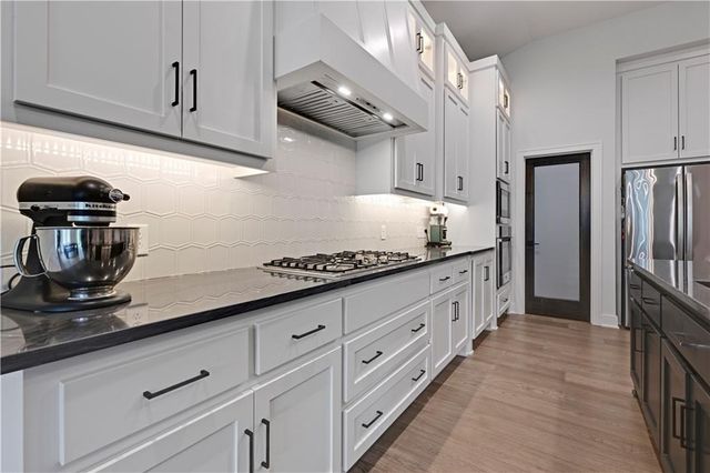 25102 W 98th Place, Lenexa, KS 66227