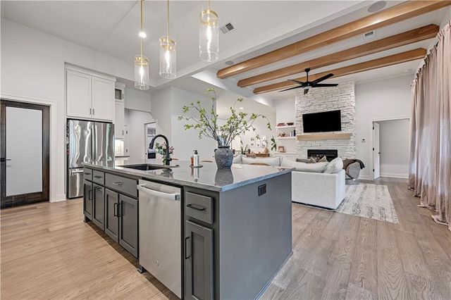 25102 W 98th Place, Lenexa, KS 66227