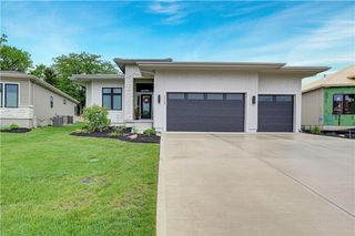 25102 W 98th Place, Lenexa, KS 66227