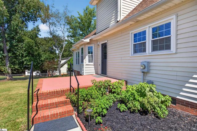 307 Country Glen, Pelzer, SC 29669