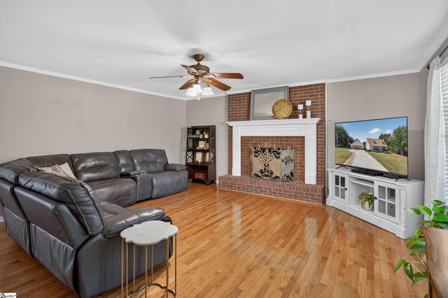 307 Country Glen, Pelzer, SC 29669