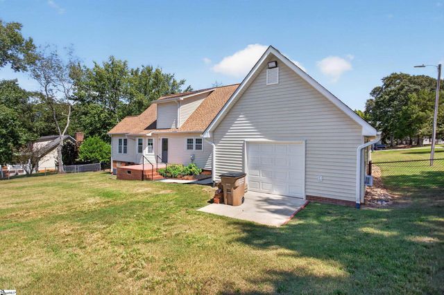 307 Country Glen, Pelzer, SC 29669