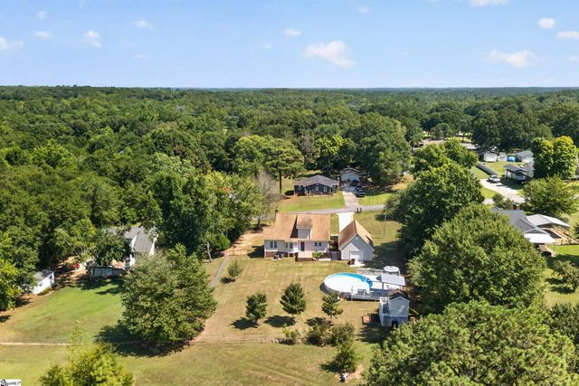 307 Country Glen, Pelzer, SC 29669