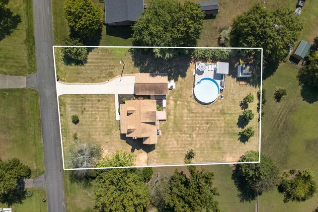 307 Country Glen, Pelzer, SC 29669