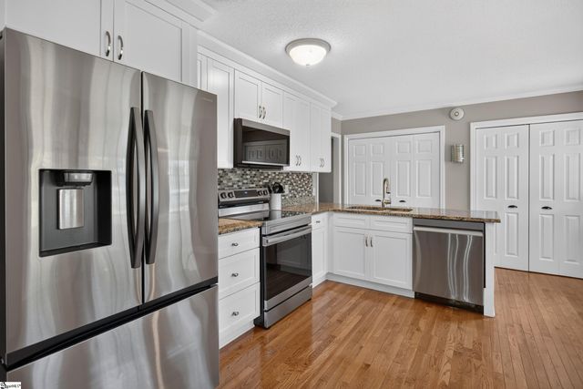 307 Country Glen, Pelzer, SC 29669