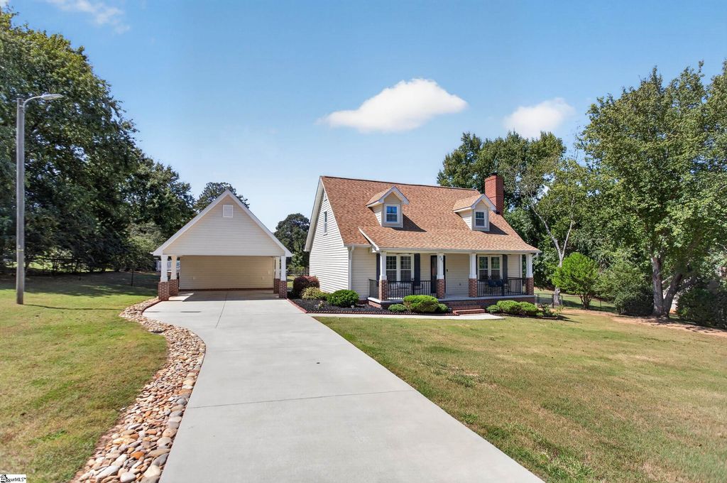 307 Country Glen, Pelzer, SC 29669