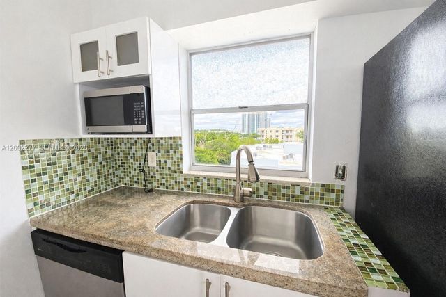 16508 NE 26th Ave 601, North Miami Beach, FL 33160