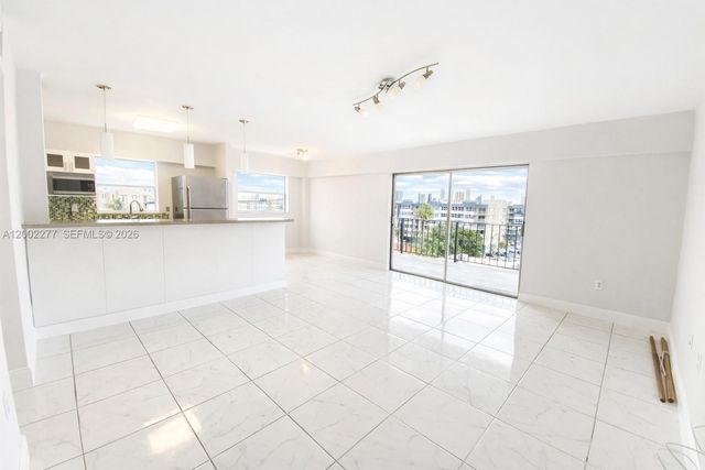 16508 NE 26th Ave 601, North Miami Beach, FL 33160