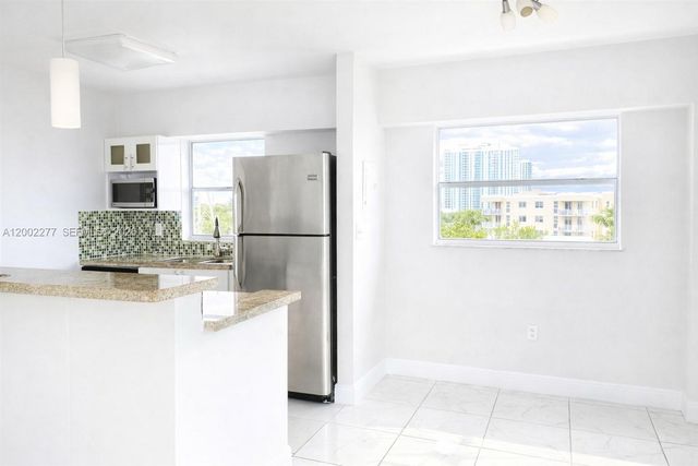 16508 NE 26th Ave 601, North Miami Beach, FL 33160