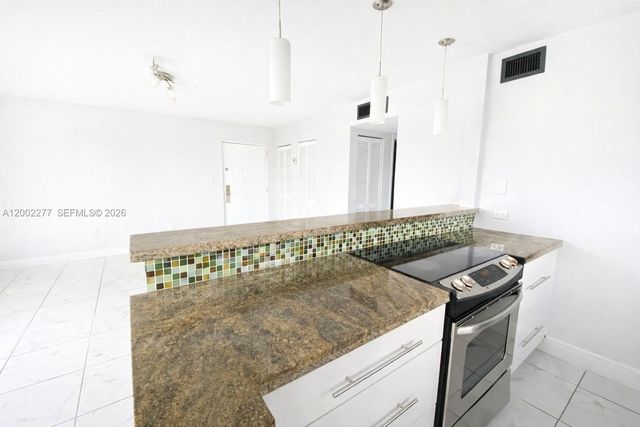 16508 NE 26th Ave 601, North Miami Beach, FL 33160