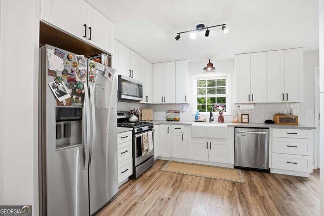 2134 E Cherokee Drive, Woodstock, GA 30188