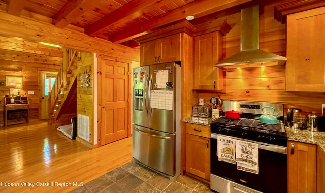 6 Debbie Drive, Athens, NY 12015
