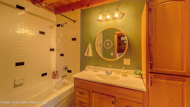6 Debbie Drive, Athens, NY 12015