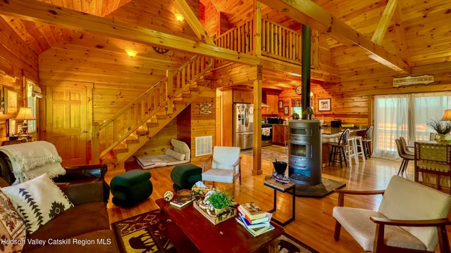 6 Debbie Drive, Athens, NY 12015