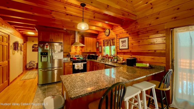 6 Debbie Drive, Athens, NY 12015
