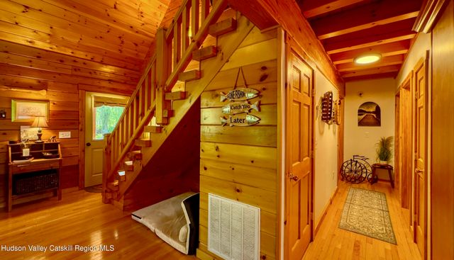 6 Debbie Drive, Athens, NY 12015