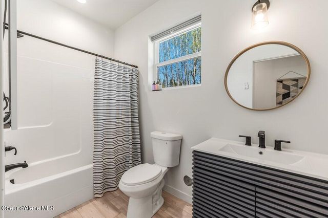 10130 W Pine ST, Sandpoint, ID 83864