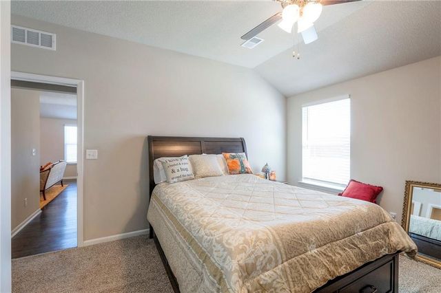 532 SE Reid Street, Blue Springs, MO 64014