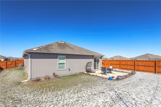 532 SE Reid Street, Blue Springs, MO 64014