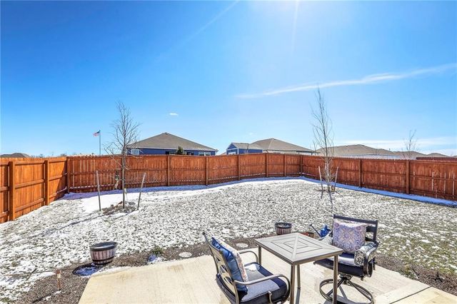 532 SE Reid Street, Blue Springs, MO 64014