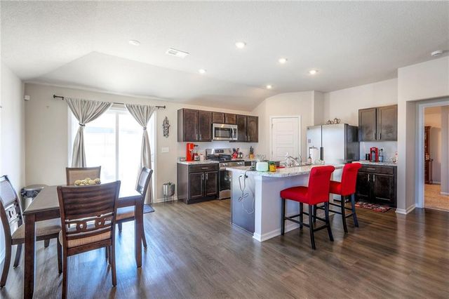 532 SE Reid Street, Blue Springs, MO 64014