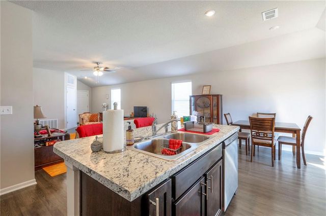 532 SE Reid Street, Blue Springs, MO 64014