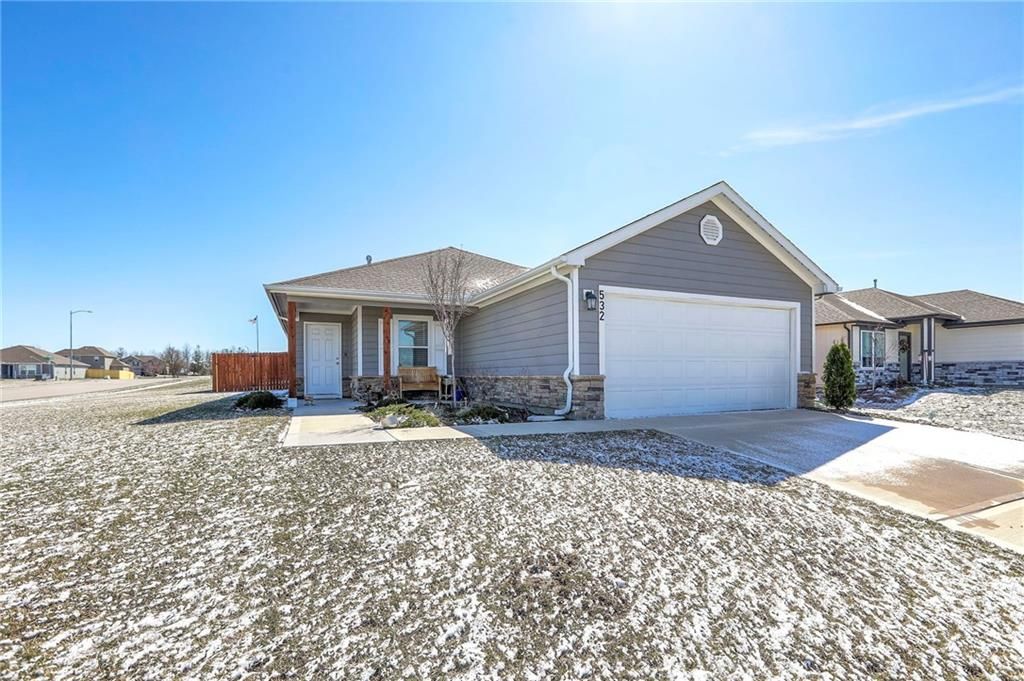 532 SE Reid Street, Blue Springs, MO 64014