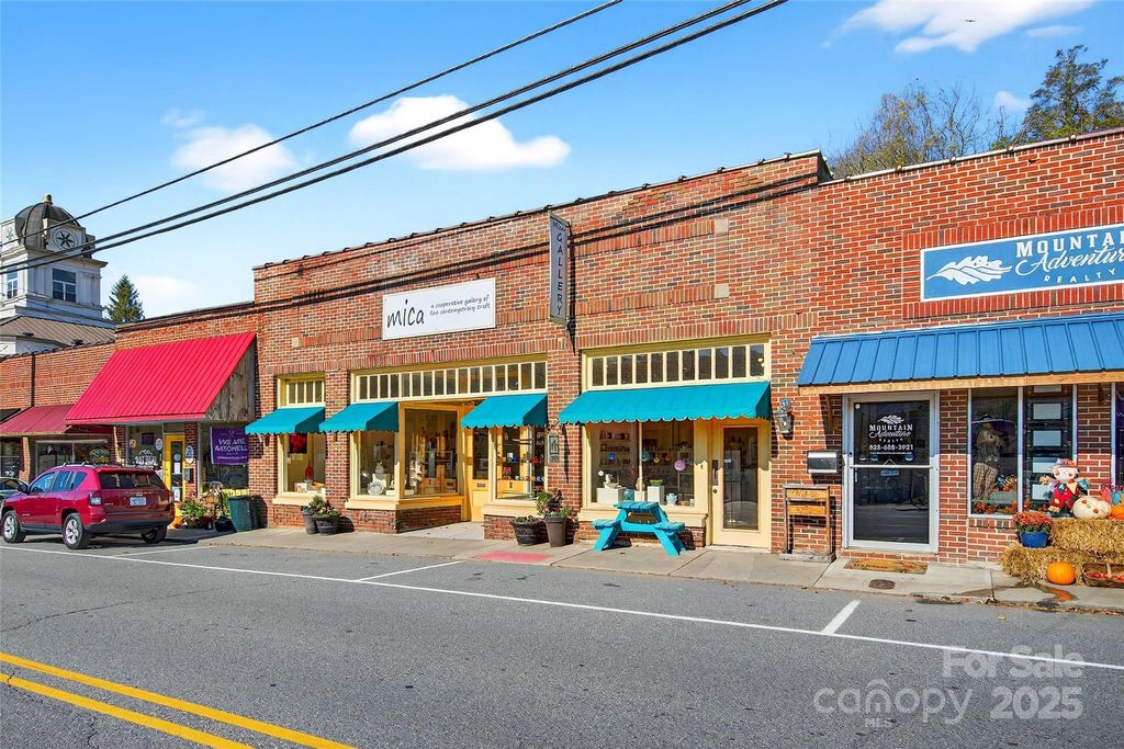 37 N Mitchell Avenue, Bakersville, NC 28705