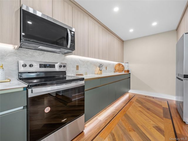 5 N Hills Road, East Norwich, NY 11732