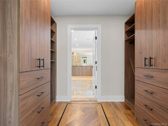 5 N Hills Road, East Norwich, NY 11732