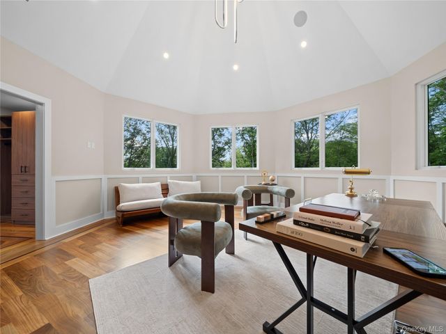 5 N Hills Road, East Norwich, NY 11732