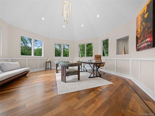 5 N Hills Road, East Norwich, NY 11732