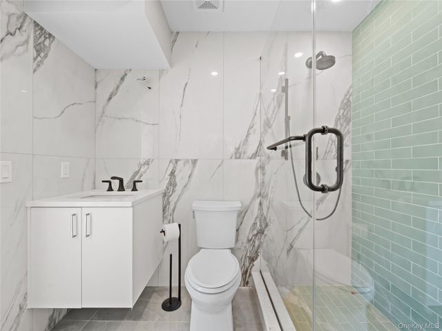 5 N Hills Road, East Norwich, NY 11732