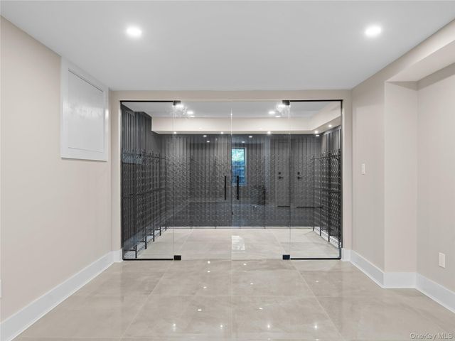 5 N Hills Road, East Norwich, NY 11732