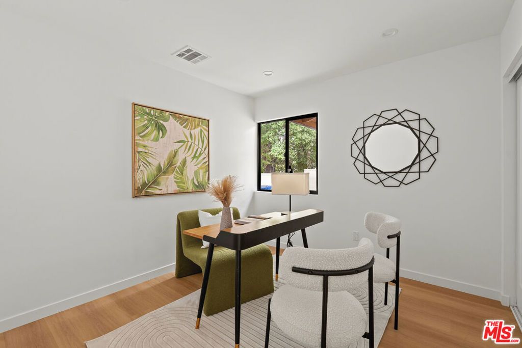 Image 13 of property listing at 974 La Canada Verdugo Road, Pasadena, CA 91103
