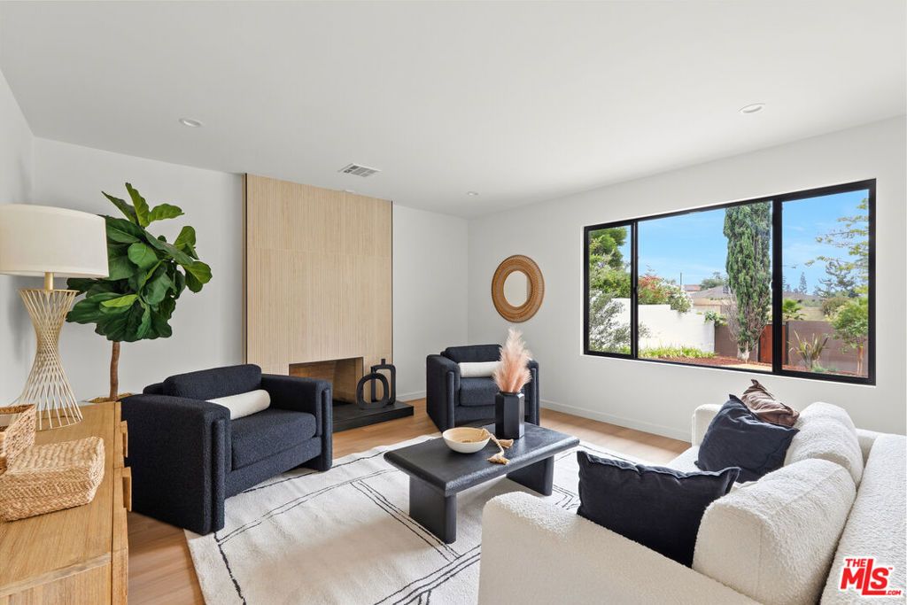 Image 15 of property listing at 974 La Canada Verdugo Road, Pasadena, CA 91103